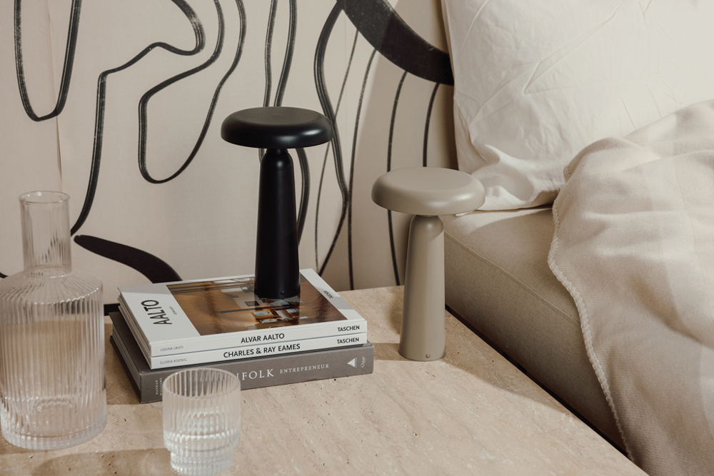 VINGA Avery RCS table lamp