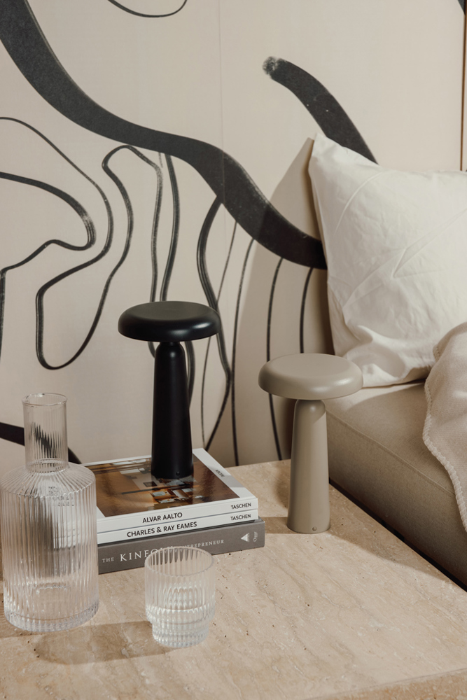 VINGA Avery RCS table lamp