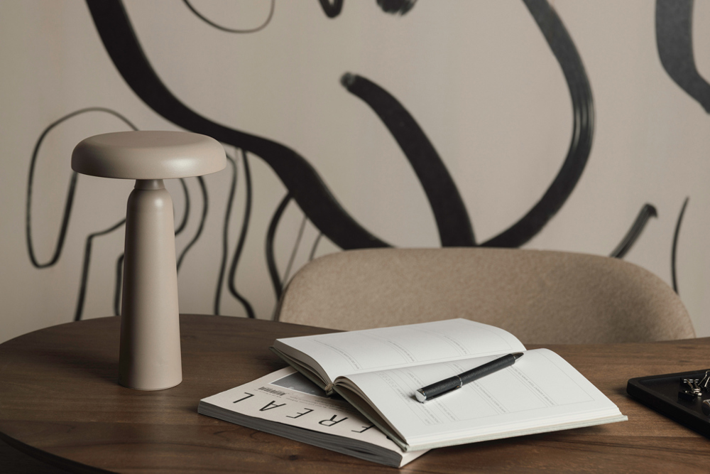 VINGA Avery RCS table lamp